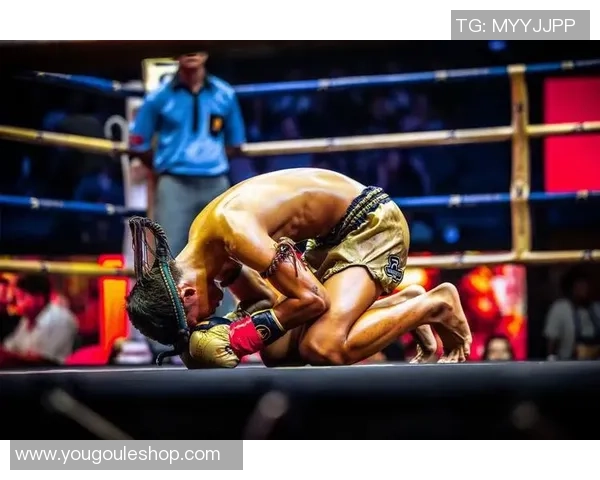 足球巨星勇闯拳击擂台挑战职业拳手赛场对决引发热议